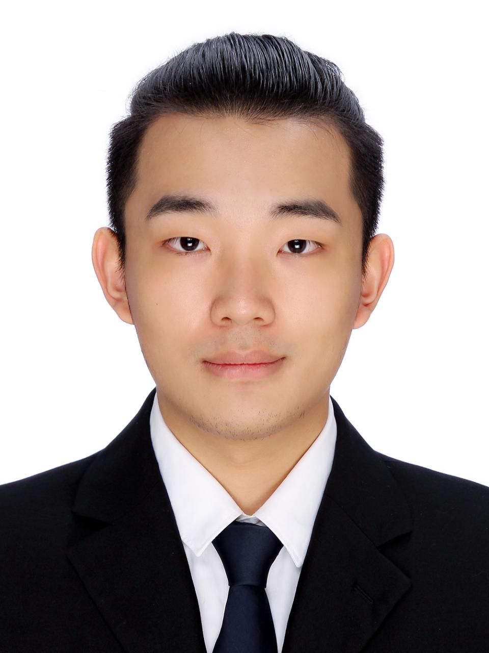 王秉灏的个人证件照，摘自本人简历